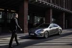Lexus ES300h with Digital Side-View Monitor 2020 года (EU)